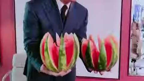 20180921文贵先生视频²：为忙碌了一周的同事切莲花西瓜……大家开心极了……从未见过！