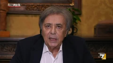 Freccero cerca di spiegarglielo, ma si trova già di fronte ai cinesizzati