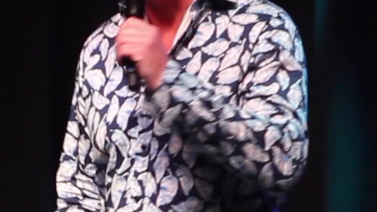 Paul Larcombe sings Funny how time slips away #elvis