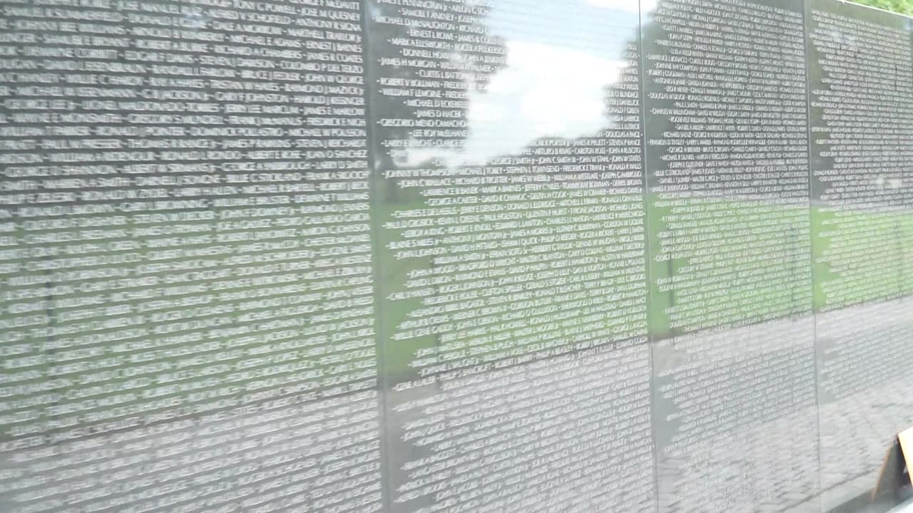 Luna visits The Vietnam War Memorial in Washington DC