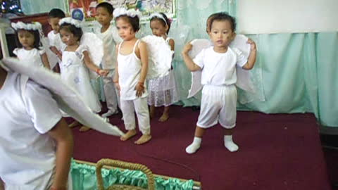Babies and mommy Daisy