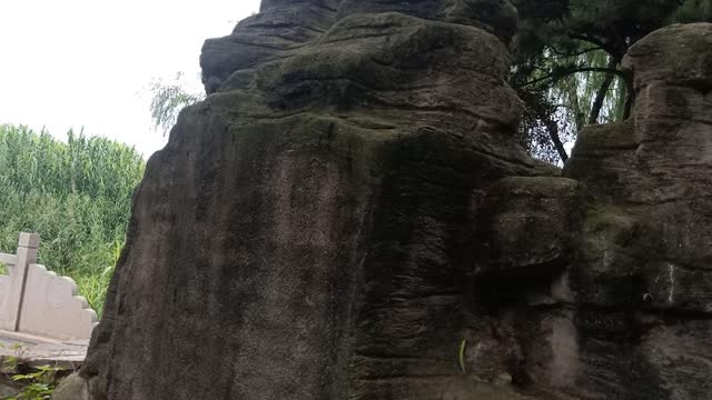 This rockery is like a stone tablet