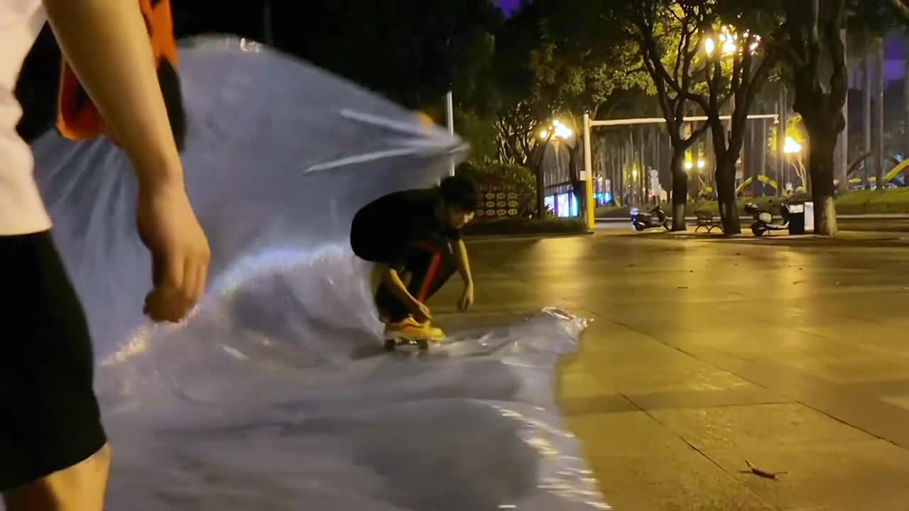 Ha ha ha, what is he doing!?