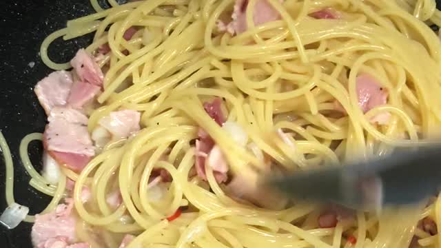 bacon oil pasta