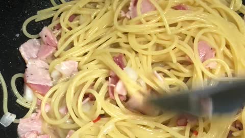 bacon oil pasta