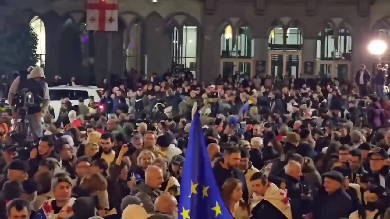 🇬🇪✊ In the center of Tbilisi, #Georgia an opposition protest begins.
