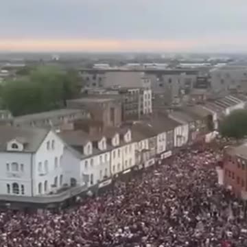Foreign army occupying Walthamstow tonight (1).mp4