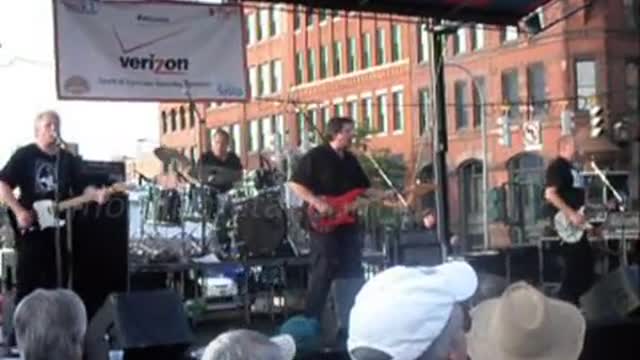 The Flashcubes Live I Need Glue