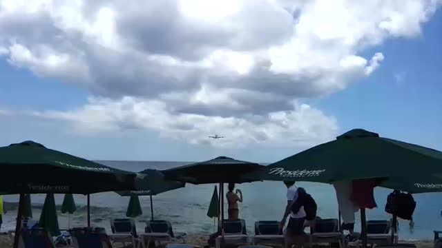 Plane landing St Martin