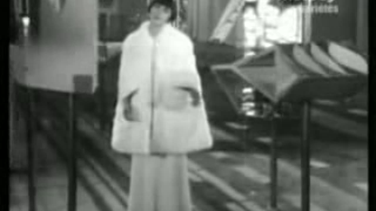 Mireille Mathieu - Les Yeux D'Amour = 1967