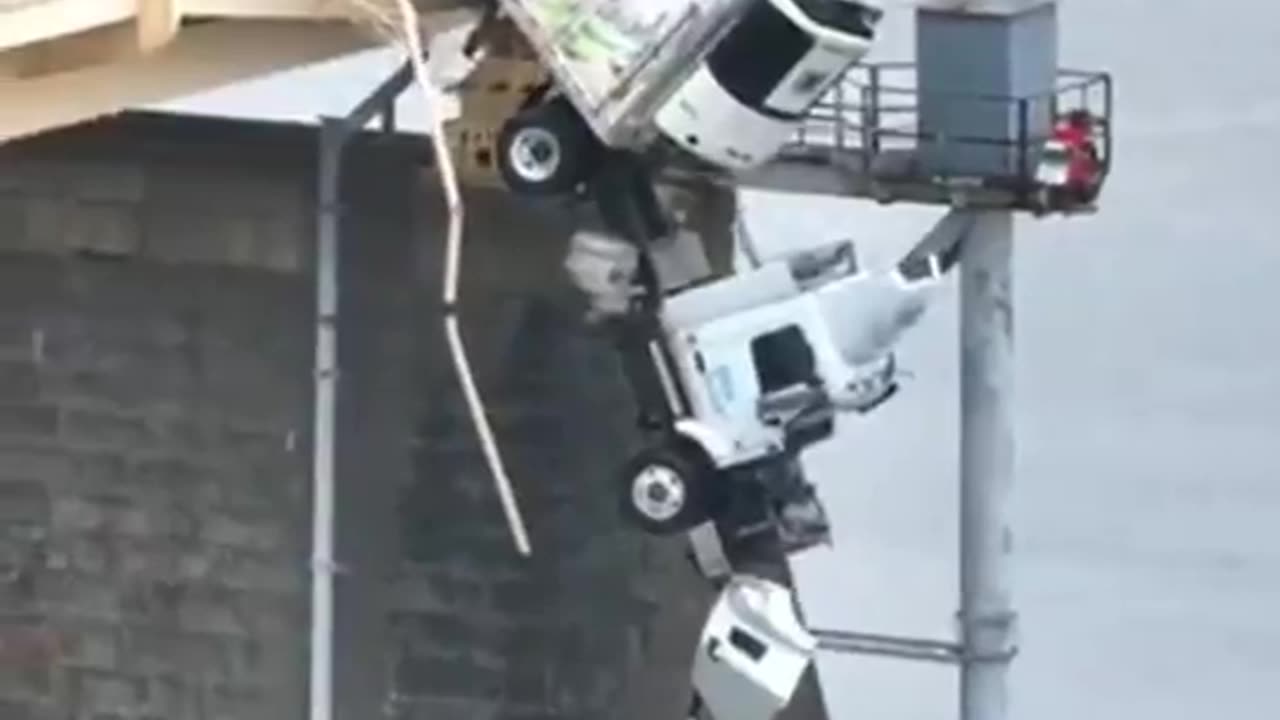 rescate en el puente que conecta Kentucky e Indiana