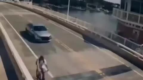 Crazy Car Bridge Fail