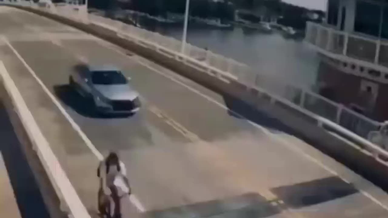 Crazy Car Bridge Fail