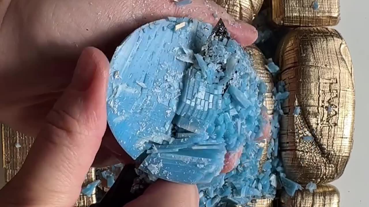 Cutting gold soap