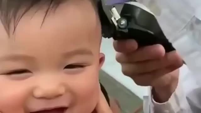 ADORABLE BABY’S HEARTWARMING REACTION TO HAIRCUT