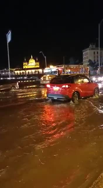 Camellón de los mártires tras las fuertes lluvias