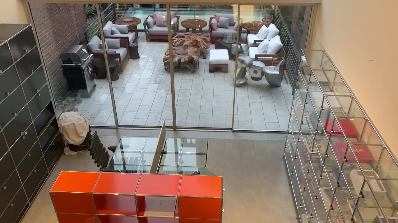 20190409文贵先生视频：现在向战友们分享喜马拉雅大使馆内部的法制基金的办公室的一小部分．战友餐厅．以及法制基金的办公区