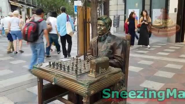 Amazing Living Human Statue | Madrid Spain