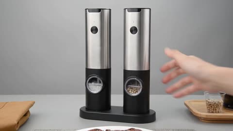 USB Rechargeable Electric Salt And Pepper Grinder Set Base Charging