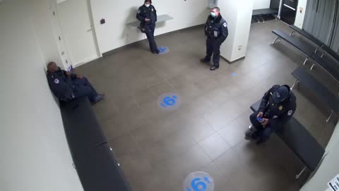 8030FCOB01128BadgingWaitingArea_2021-01-06_21h20min01s287ms.mp4