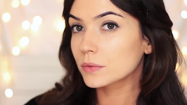 Classic Makeup Tutorial for Neutral Skin Tone | Smokey Soft Glam