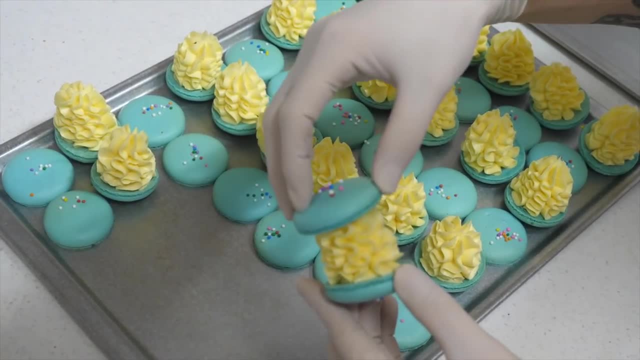 A dessert more beautiful than flowers! Artistic Fresh Fruit Macarons - Korean Street Food