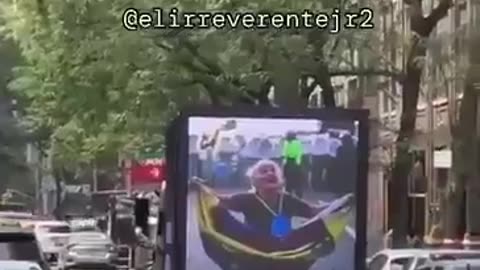 x052 Ya vieron la publicidad que deambula por Nueva York del fraude electoral de Venezuela