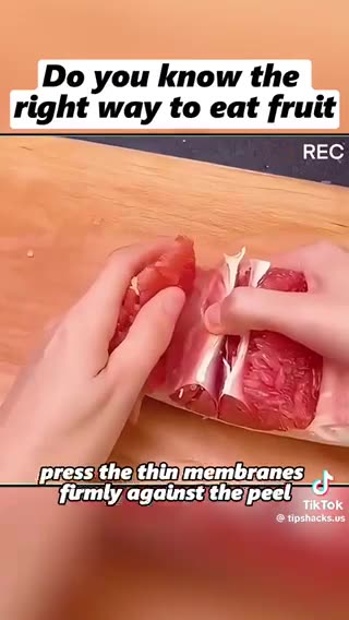 Do you know the right way to eat fruit?.