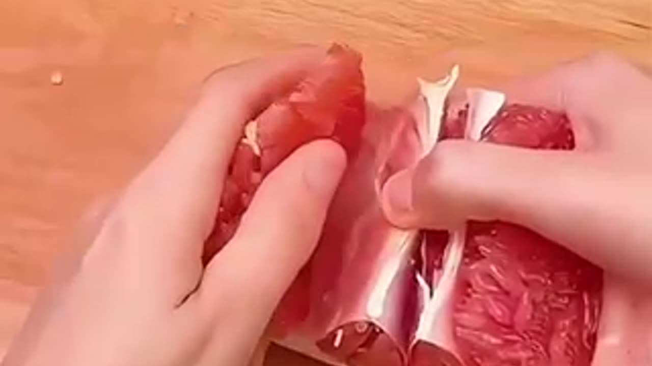 Do you know the right way to eat fruit?.