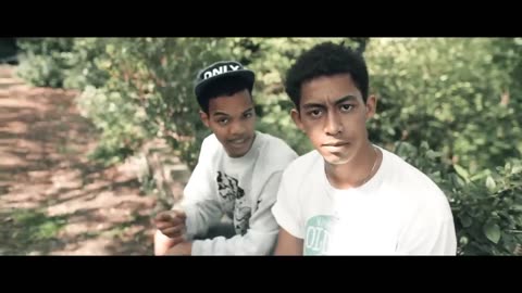 Rizzle Kicks - Down With The Trumpets