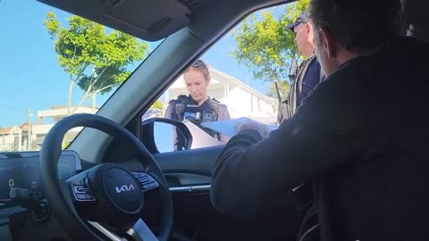 Queensland Police pull over a Sovereign Citizen 🤪