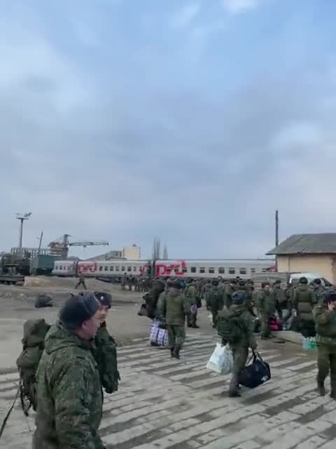 Large formations of troops boarding trains in Dagestan