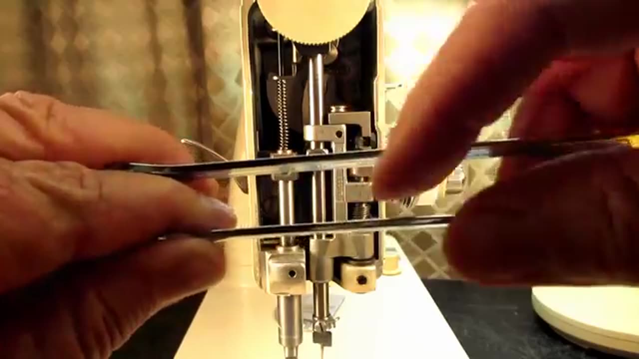 SEW How to Adjust the Needle Bar on the Singer Model457 and other machines