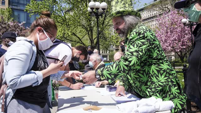 In Washington offrono marijuana gratis ai giovani per farli vaccinare!