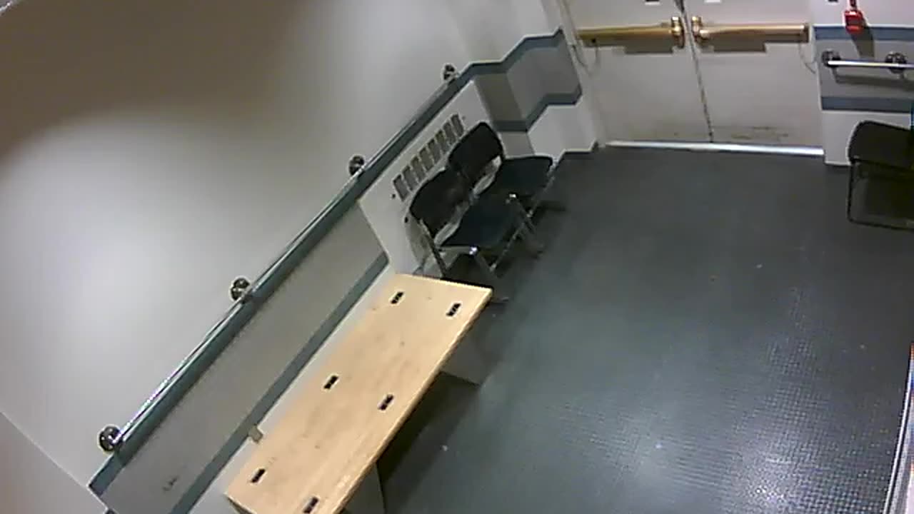 1657HQOB02PrisonerProcessingLobby_2021-01-05_21h20min01s433ms.mp4