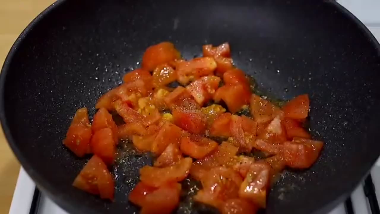 Eggs and tomatoes! Simple and delicious breakfast