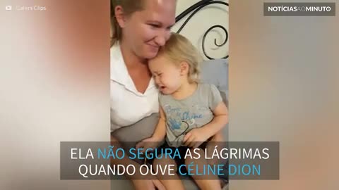 Menina não consegue ouvir Céline Dion sem chorar