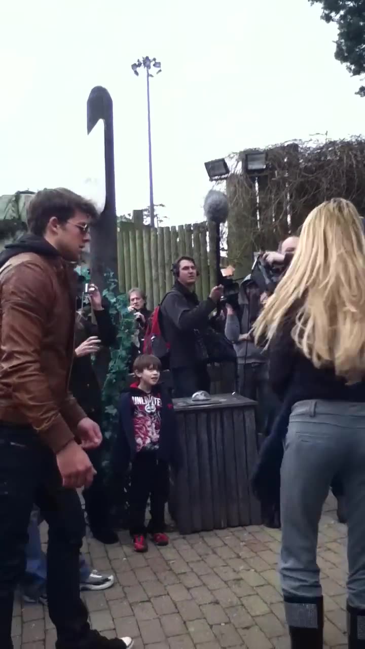 Katie Price MASSIVE Whaletail In Front of Fans