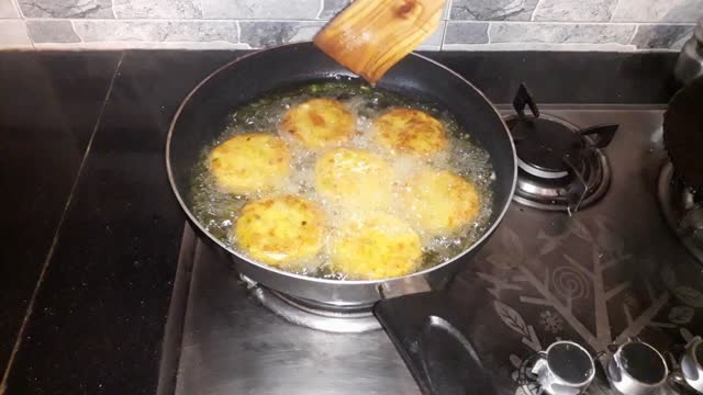 crispy or tasty kabab's secret | potato cutlet - crispy food by saghir abbas