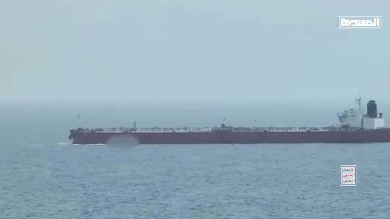 🤯The moment the Houthis hit the CHIOS Lion oil tanker with the help of a