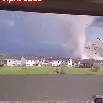 EXTREMELY CLEAR VIDEO OF HUGE TORNADO