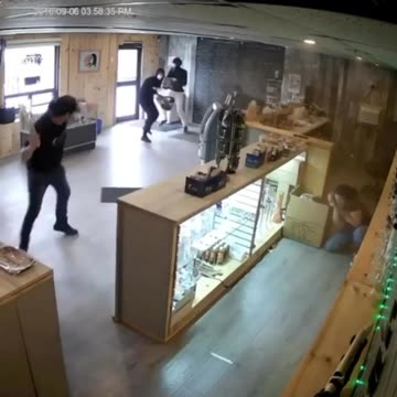 Employee uses glass bong to stop thieves robbing store