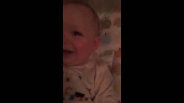 Belly-laughing baby can't stop giggling