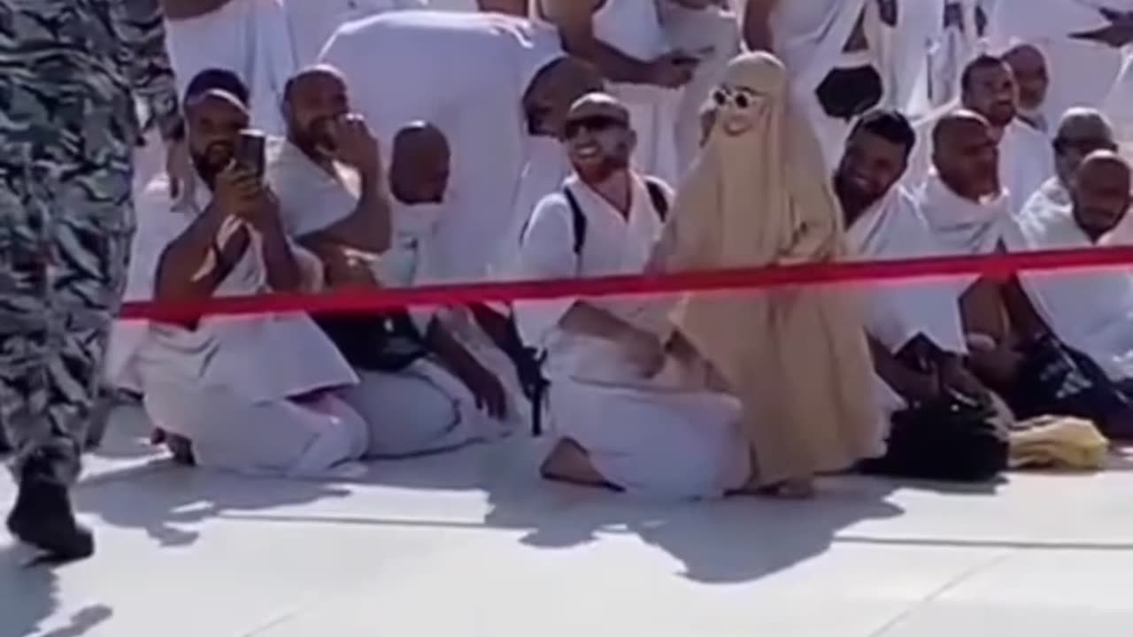 She wanted to kiss the kaabah black stone