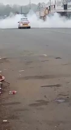 Audacious Mustang driver spins vehicle in the centre of the road in front of an RTI vehicle in KZN