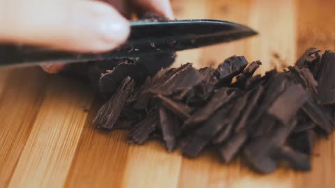 Shredding Pure Chocolate Using a Knife