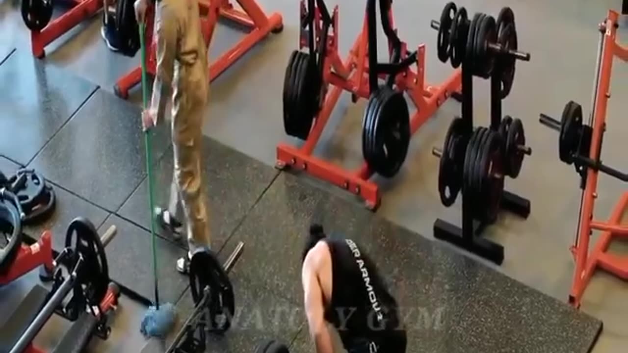 New Anatoly Prank in Abu Dhabi in a huge GYM