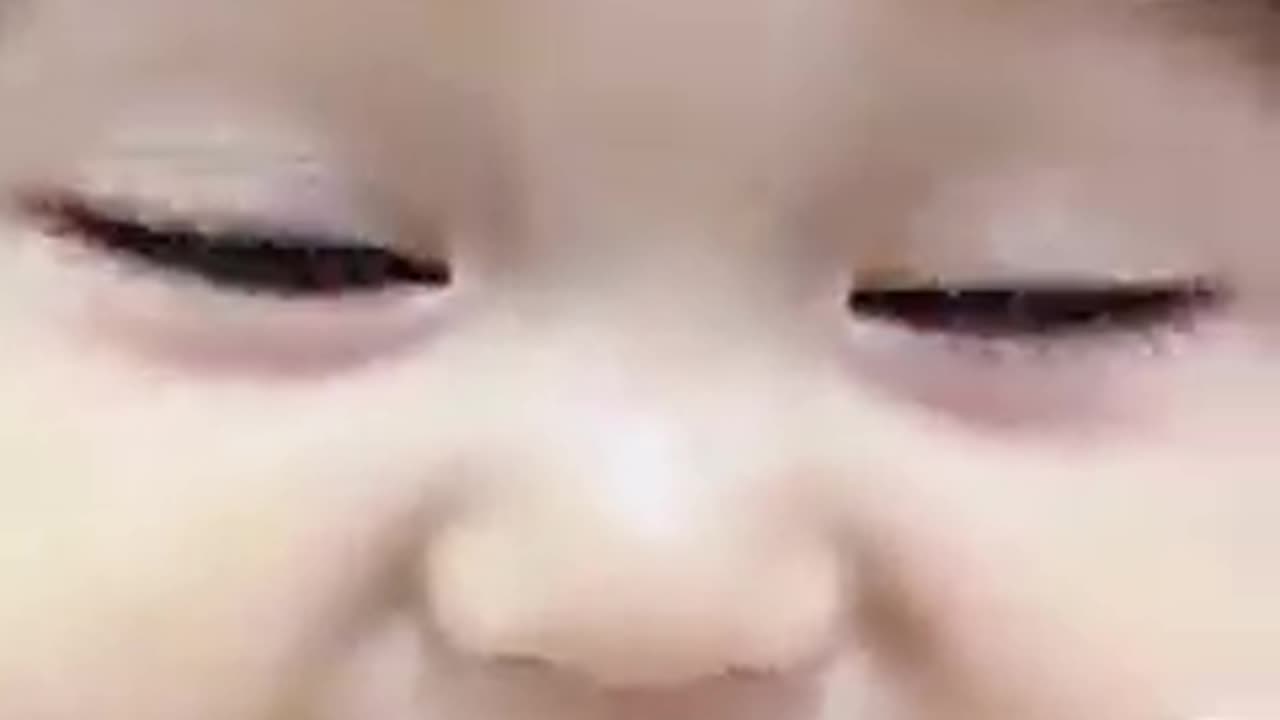 Funny baby 🤣