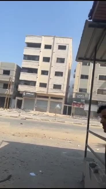 Footage of a bombing in Sheikh Zayed Square North of Gaza: