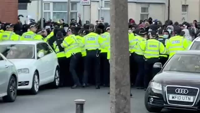 More footage of Muslims and Hindus clashing again in Leicester, England